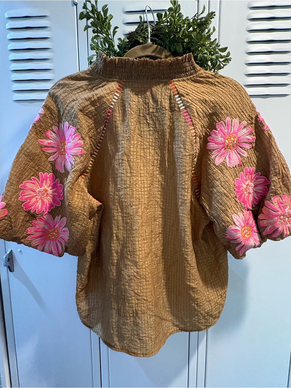 Like new The Sierra Embroidered Puff Sleeve Top by THML Sz Lg - Picture 2 of 4